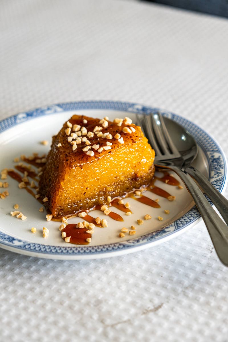 Sobremesa tradicional açoriana com caramelo servida no restaurante Mariserra em São Miguel