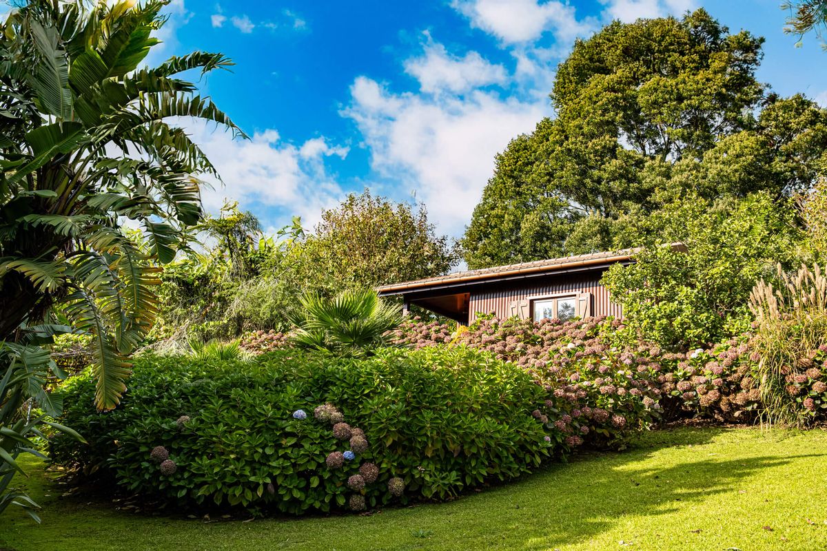 Ambiente acolhedor da Quinta dos Curubas Cottages, Açores